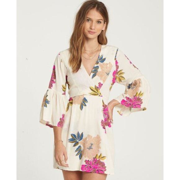 Billabong Divine Mini Floral Dress Bell Sleeves Women’s Medium Crinkle Beachy - Picture 1 of 11